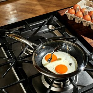 Hybrid Fry Pan with Lid. 8
